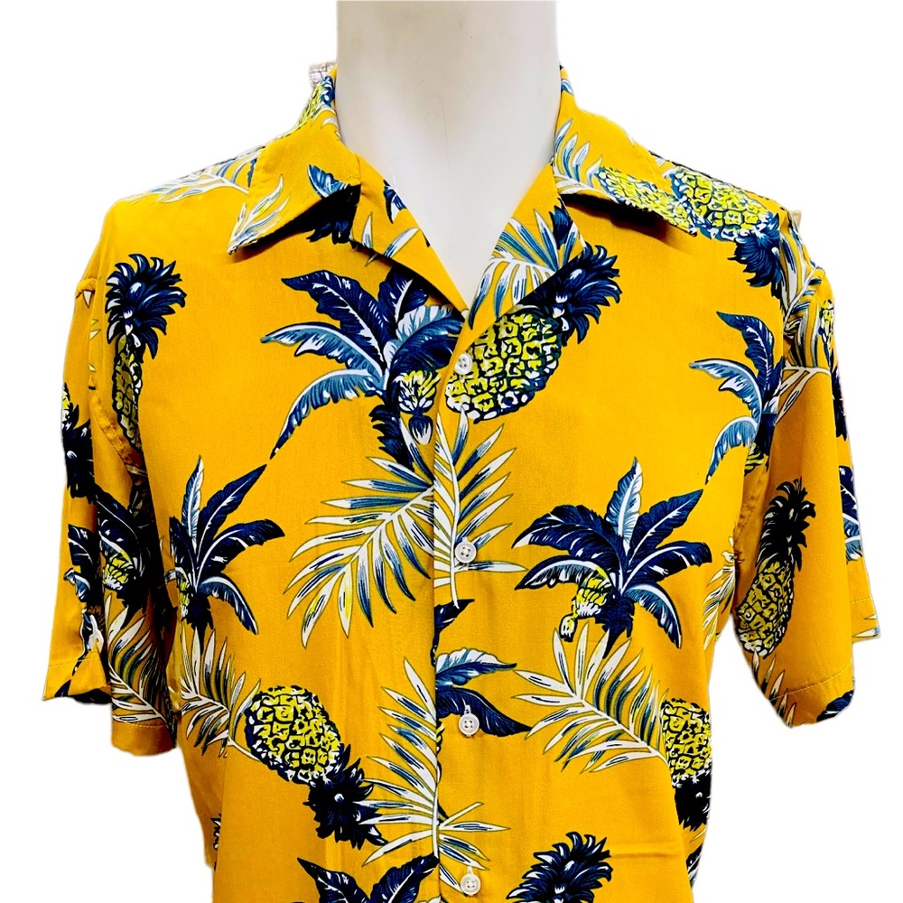 Men’s button down Hawaiian 🌺 Inspired Shirt